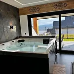Porebianska Osada & Ferienhaus Szlembark