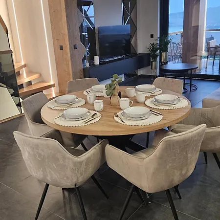 Porebianska Osada & *